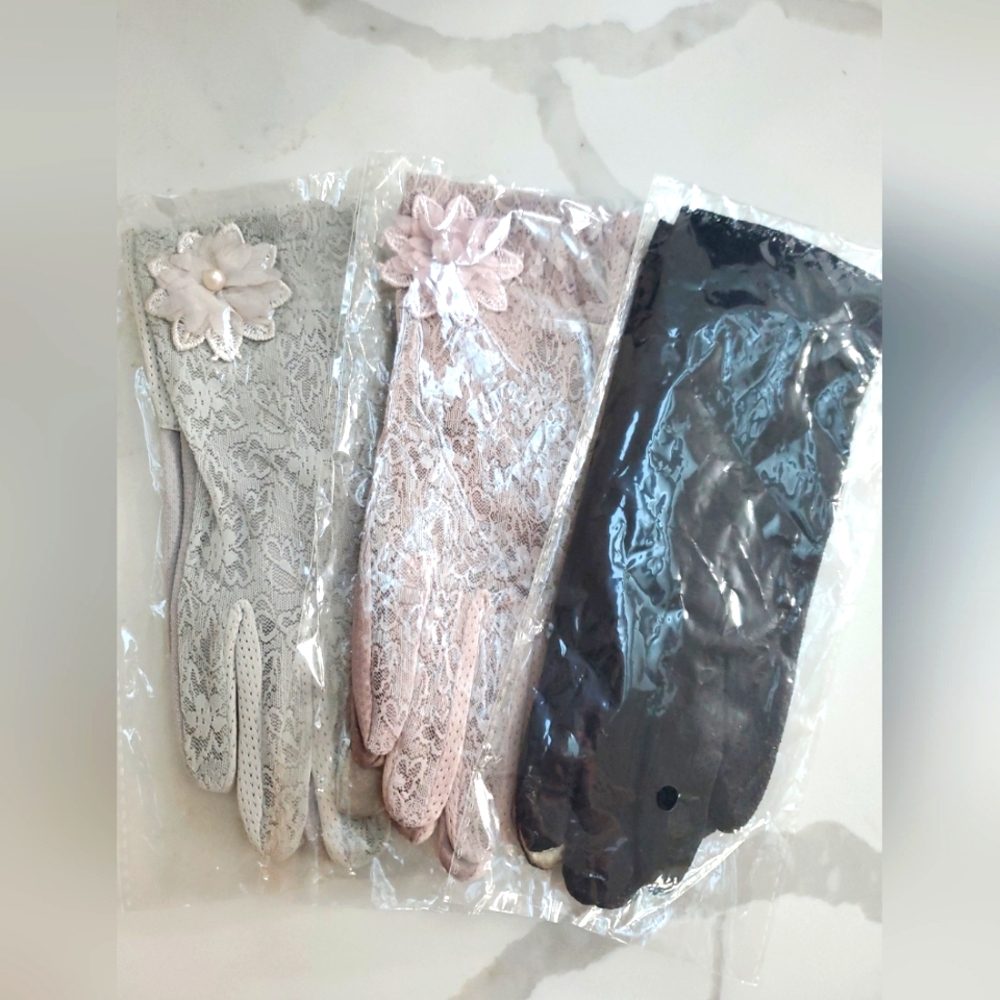 New 3 Pack of Delicate Lace Gloves with Flower and Bead Accessory